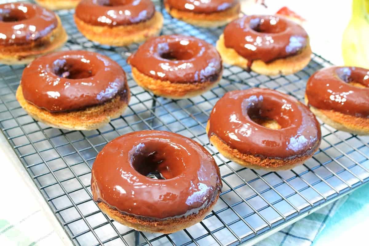 baked-banana-donuts-with-chocolate-glaze-recipe