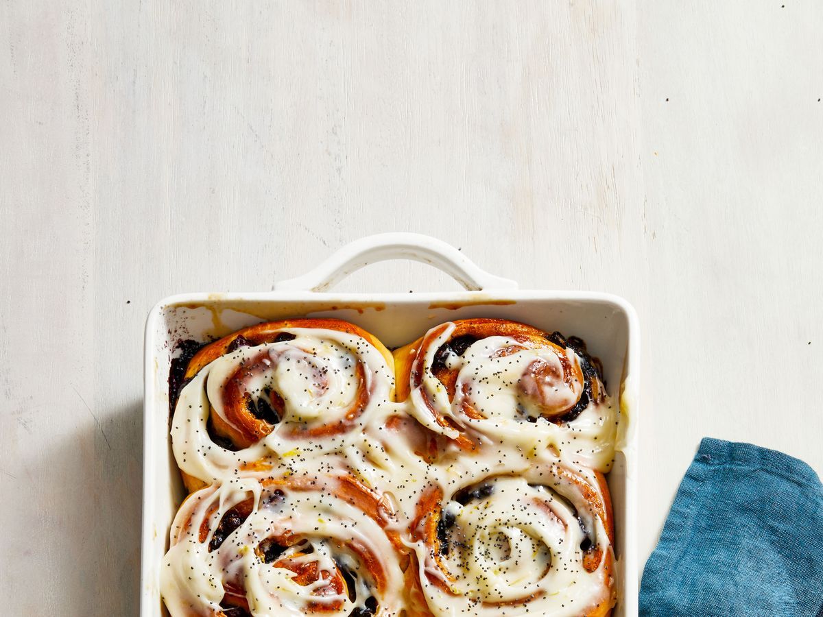 blueberry-sweet-rolls-recipe-with-lemon-glaze