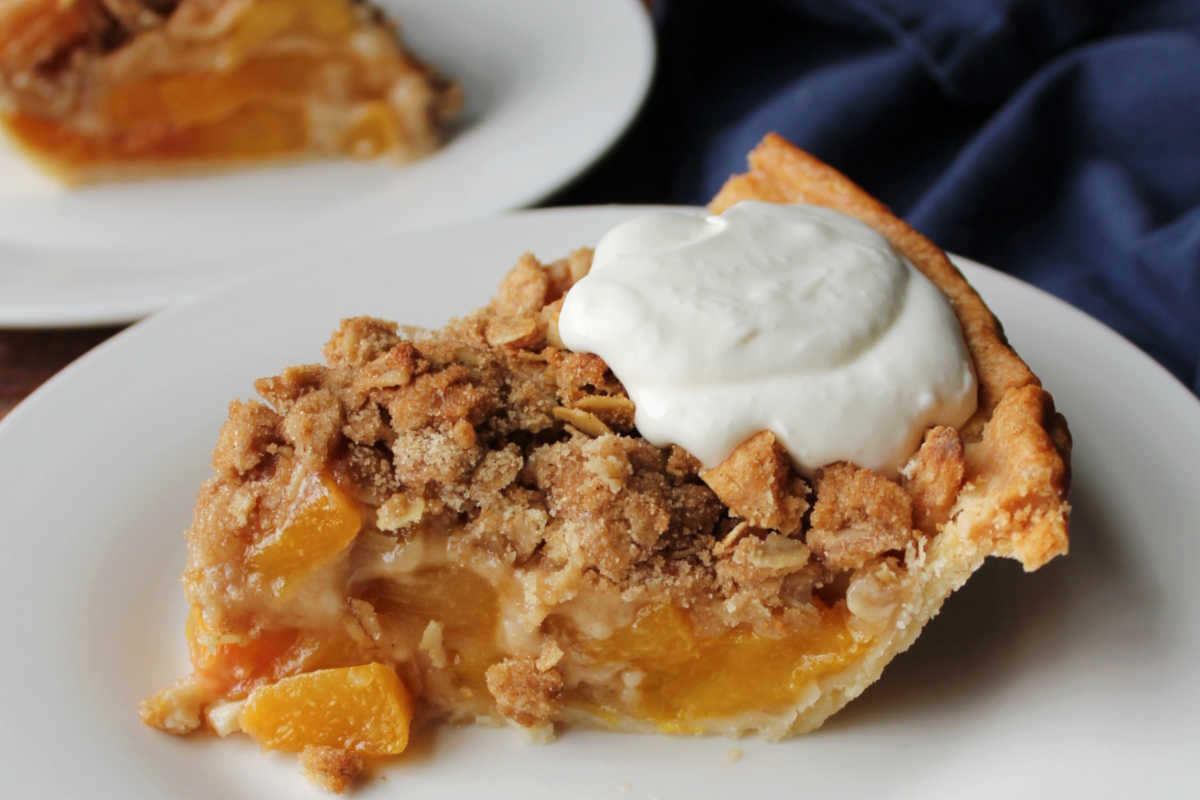 brown-sugar-peach-crumble-pie-recipe