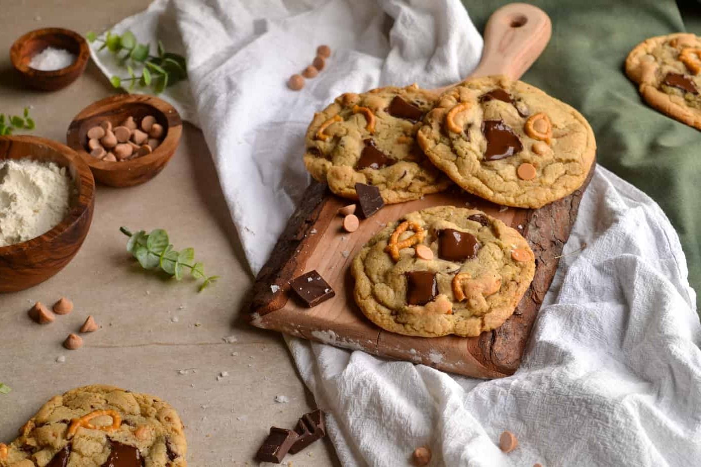 butterscotch-pretzel-chocolate-chip-cookies-recipe