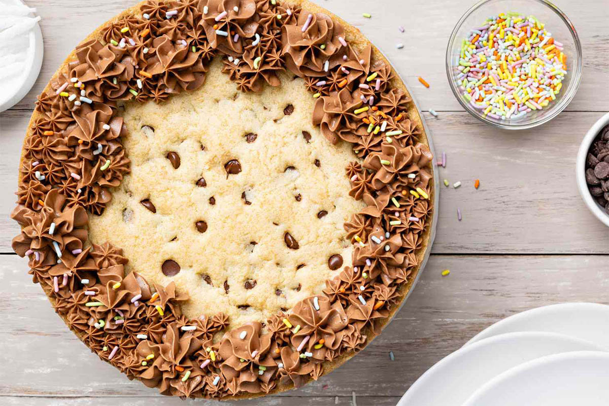 chocolate-chip-cookie-cake-recipe