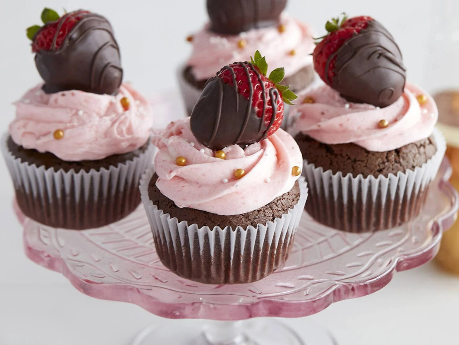 chocolate-covered-strawberry-cupcakes-recipe