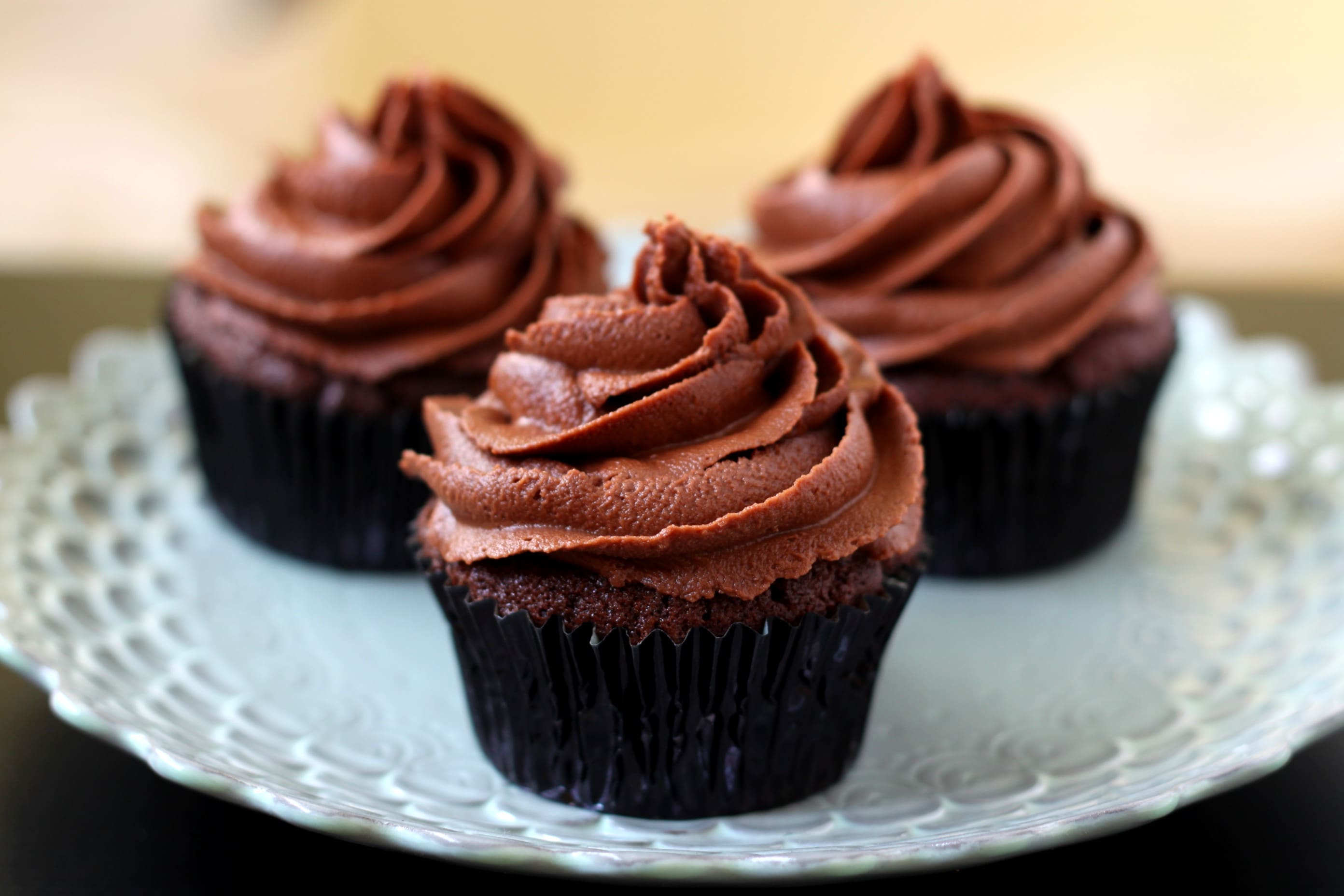 chocolate-cupcakes-with-nutella-frosting-recipe