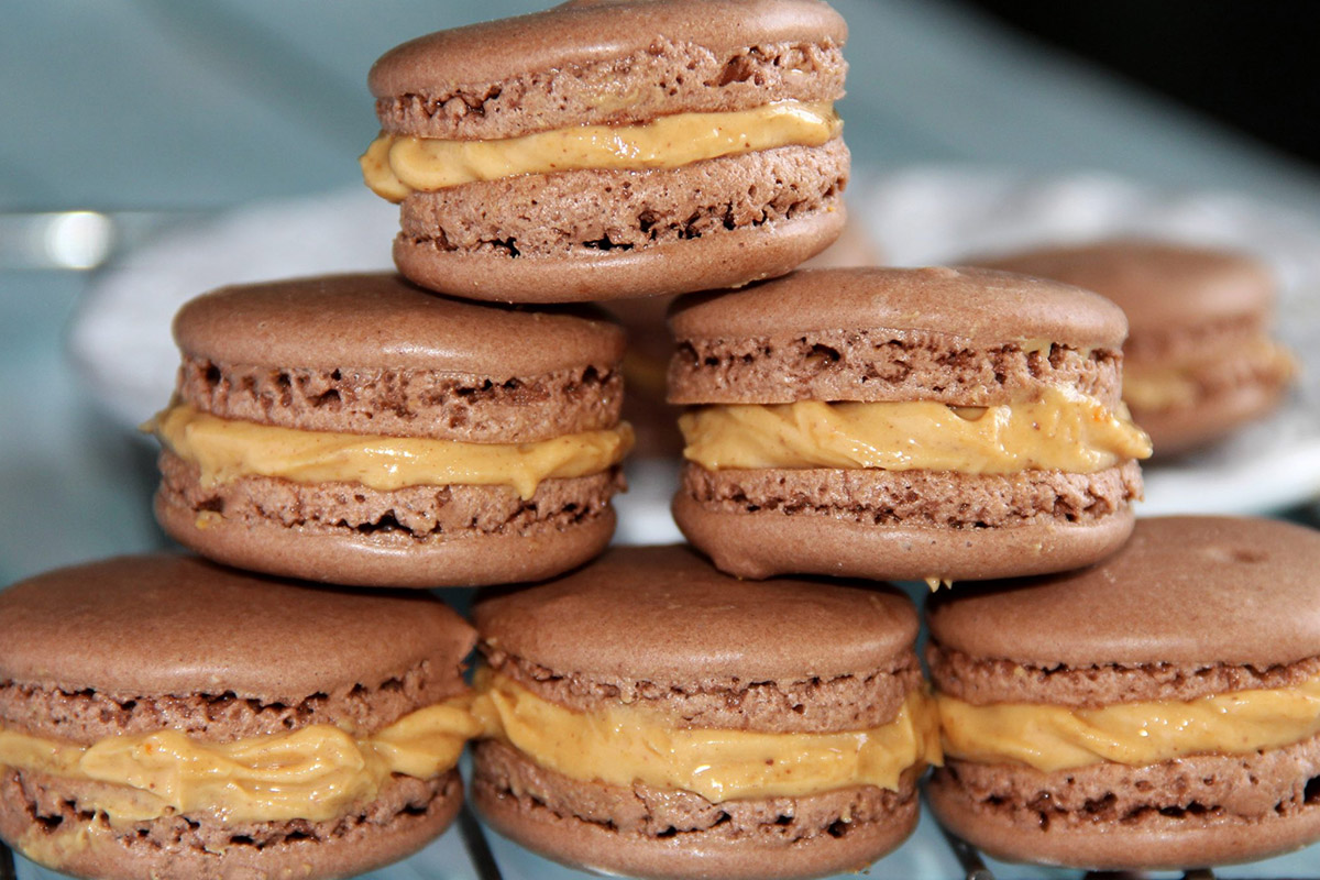 chocolate-peanut-butter-macarons-recipe