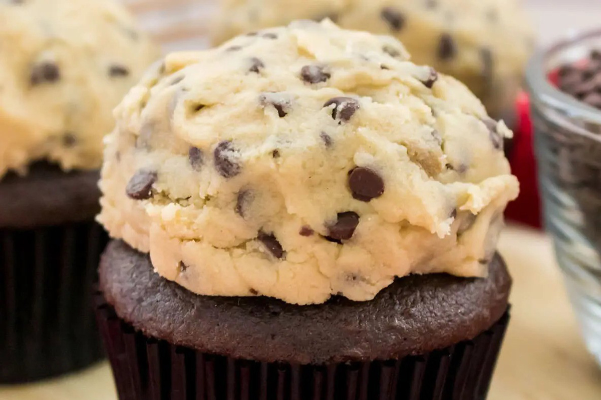 cookie-dough-buttercream-frosting-recipe