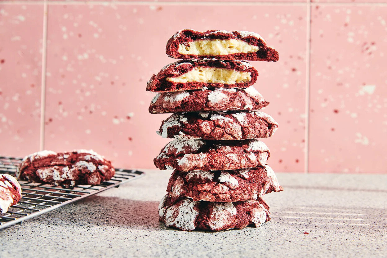 cream-cheese-stuffed-red-velvet-cookies-recipe