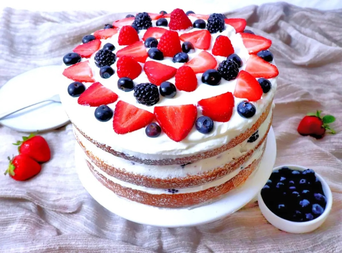 fresh-berry-cream-cake-recipe