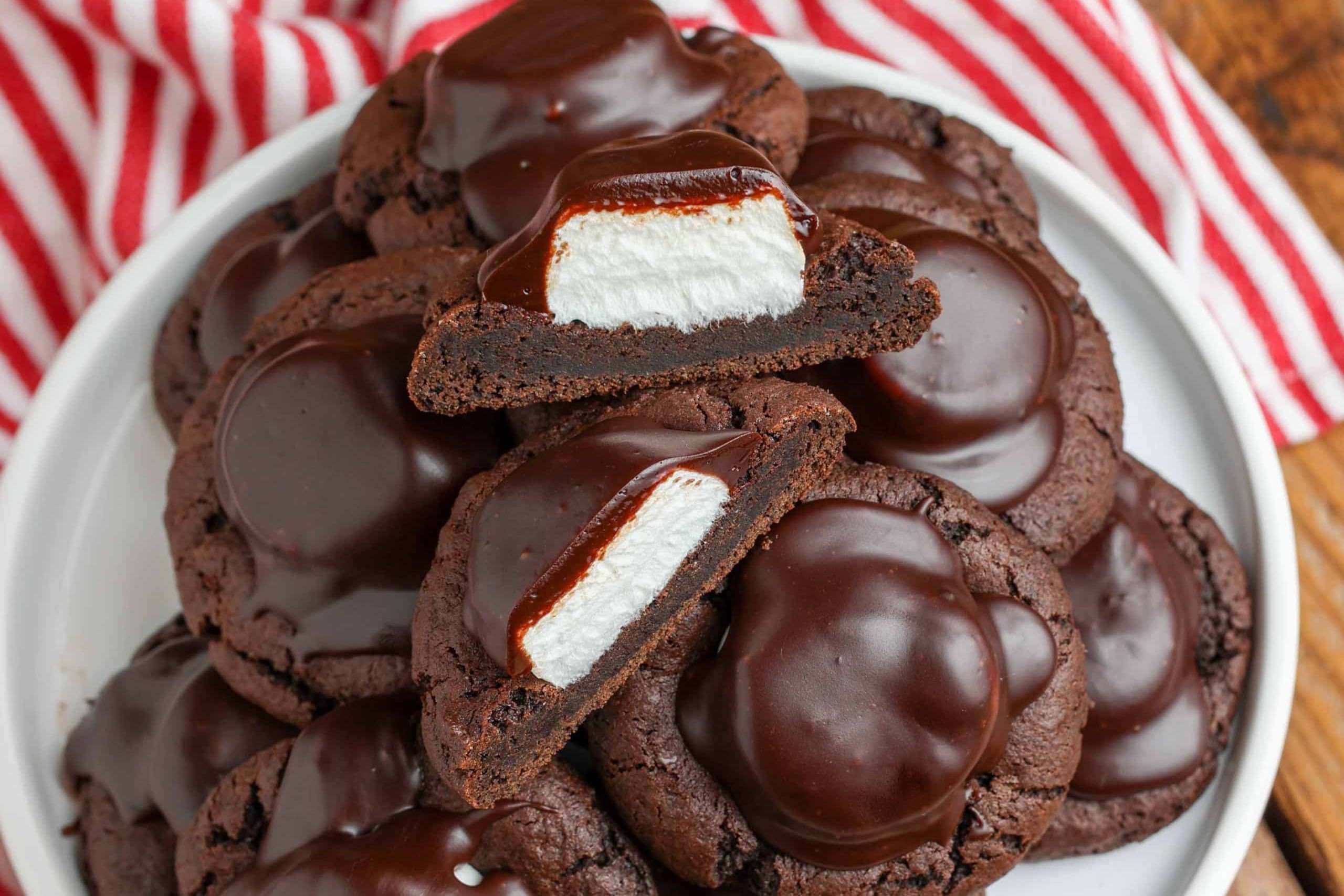 hot-cocoa-marshmallow-surprise-cookies