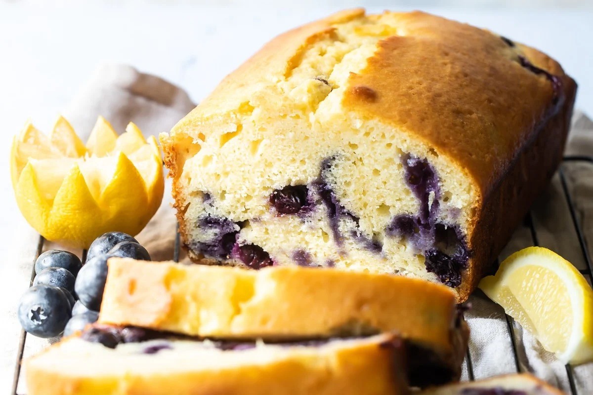 lemon-berry-yogurt-cake-recipe