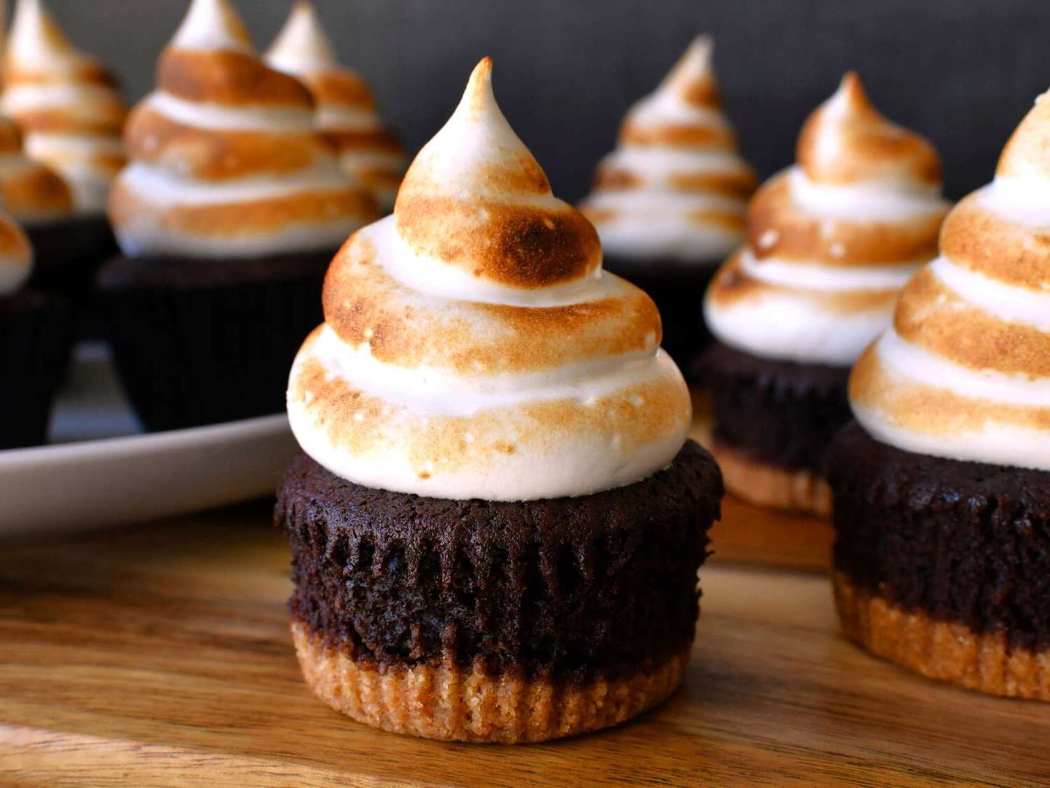 marshmallow-filled-smores-cupcakes-recipe