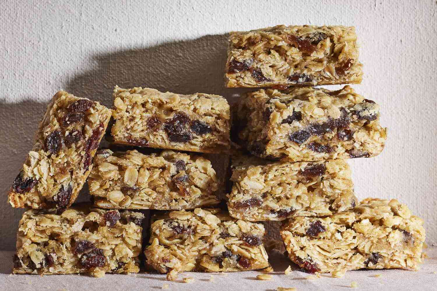 oatmeal-raisin-cookie-granola-bars-recipe