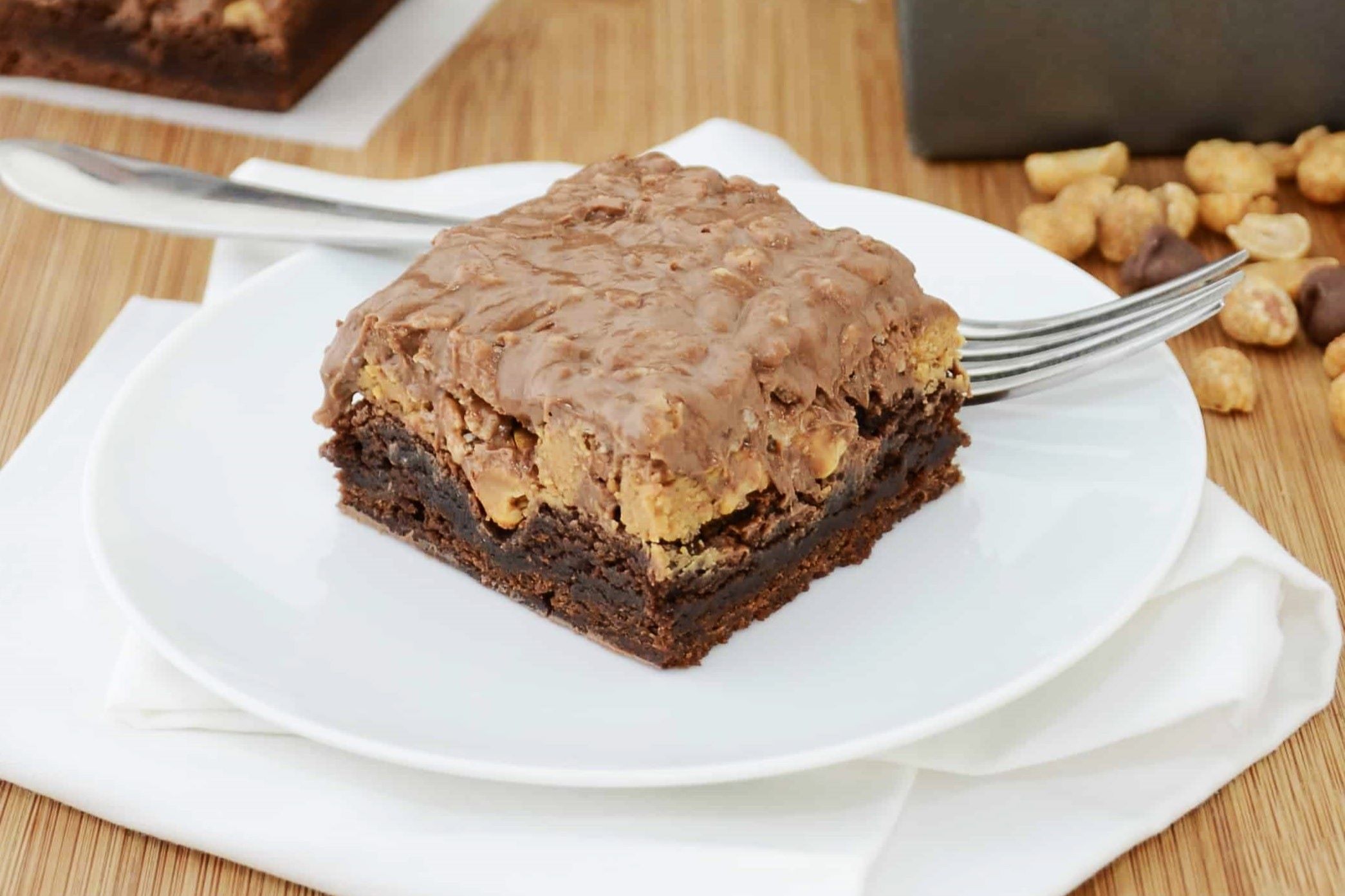 peanut-butter-cup-crunch-brownies-recipe