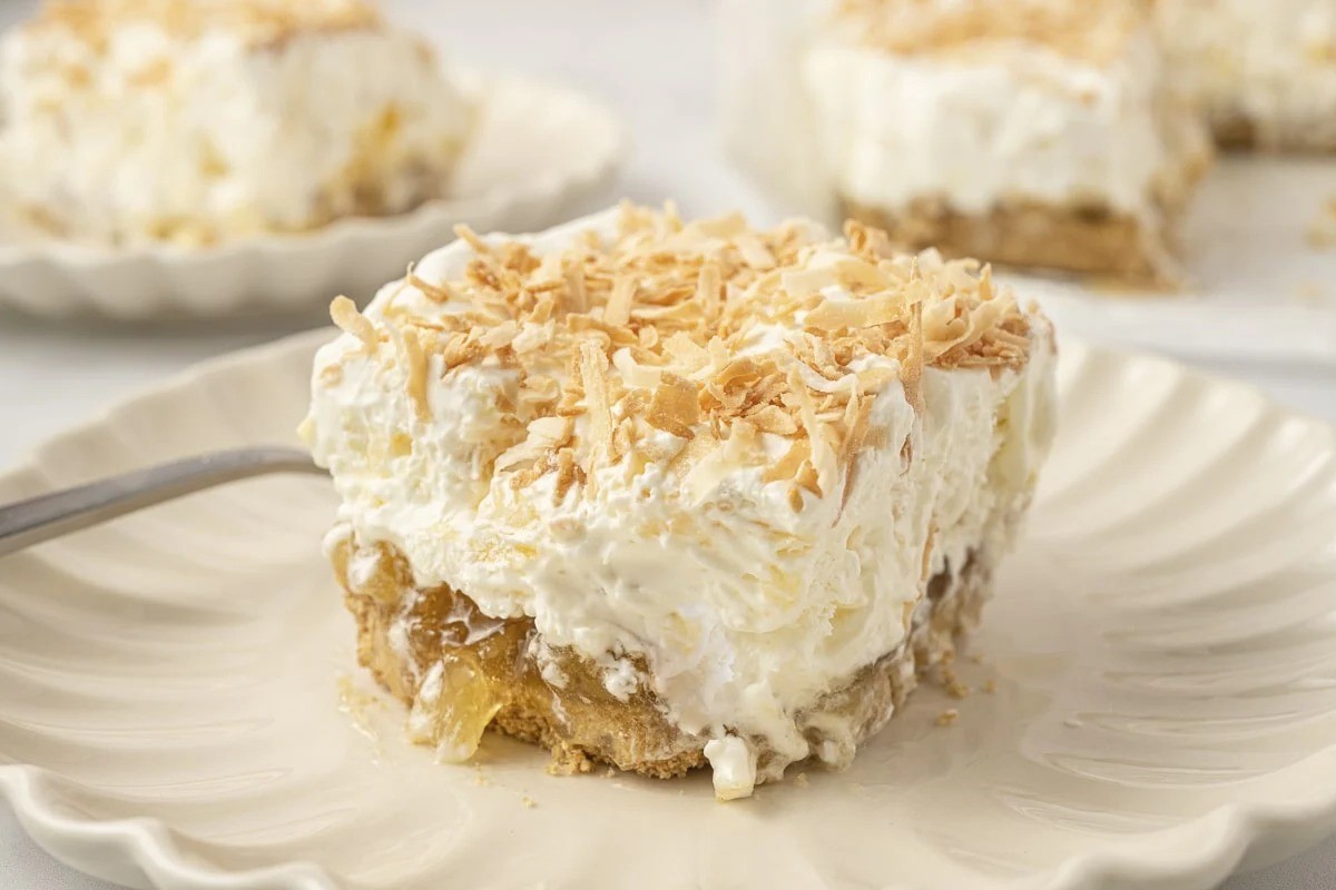 pineapple-coconut-delight-cake