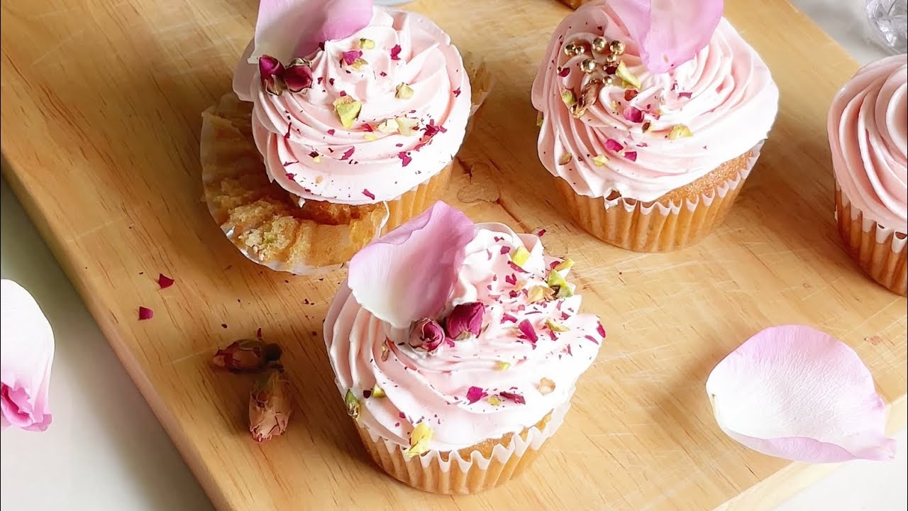 pistachio-cupcakes-with-strawberry-frosting-recipe