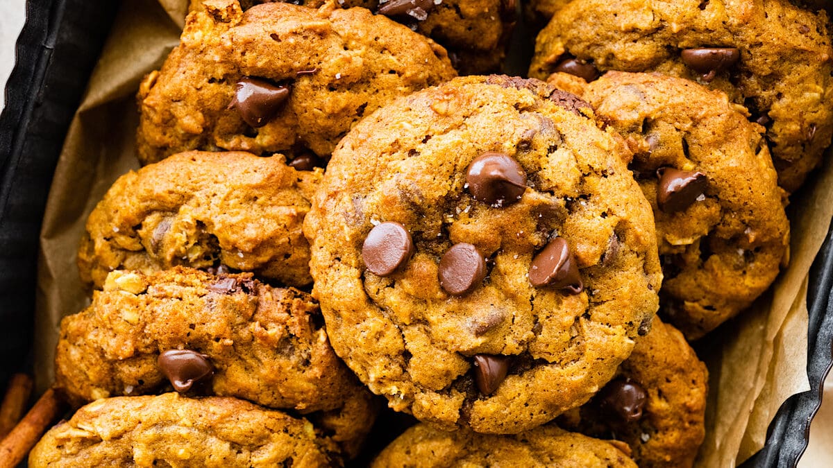 pumpkin-chocolate-chip-oatmeal-cookies-recipe