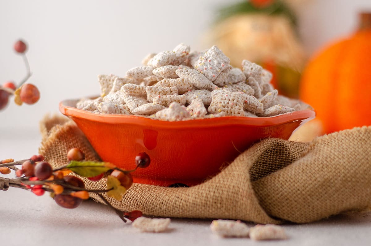 pumpkin-spice-puppy-chow-recipe