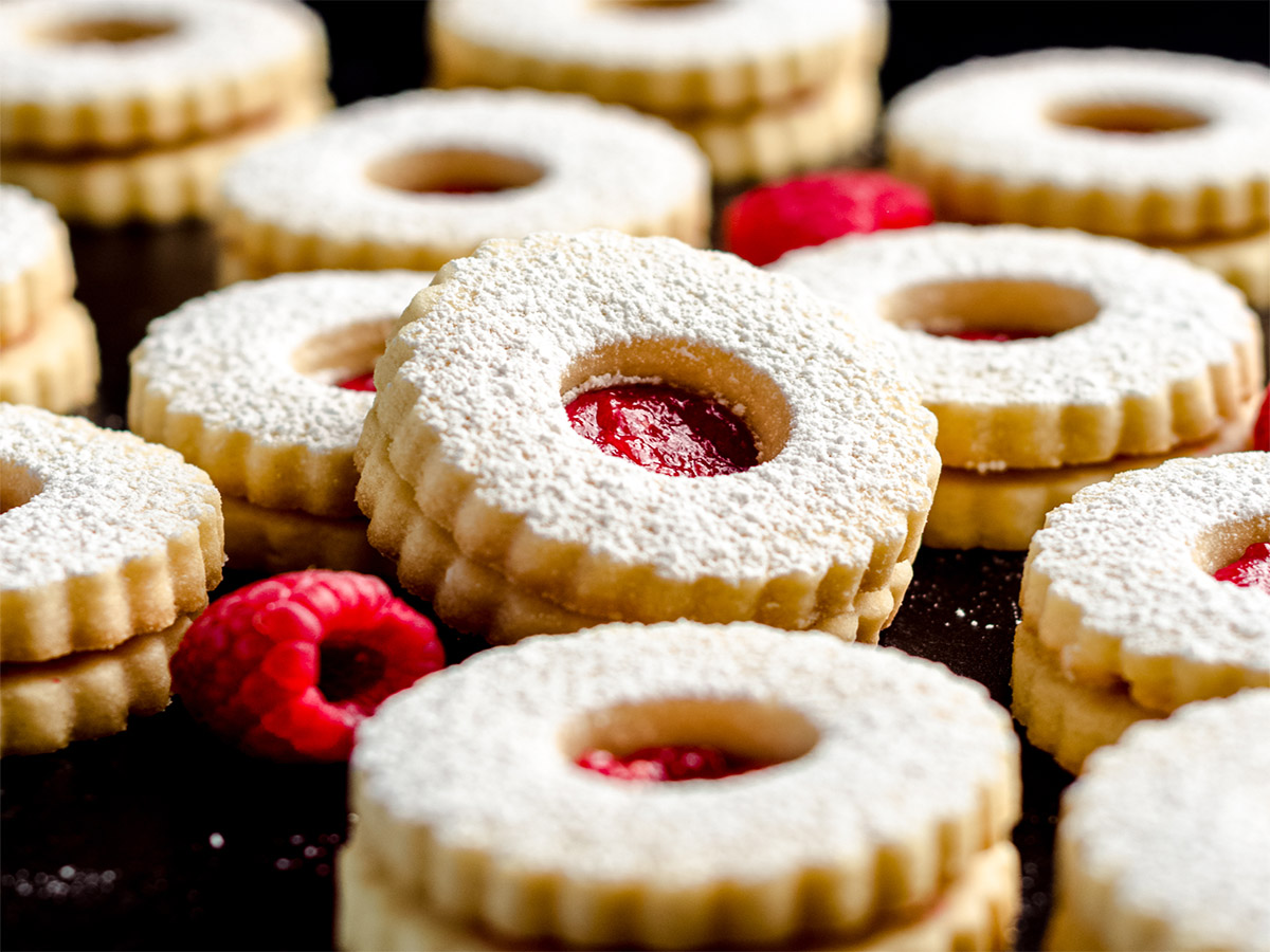 raspberry-pistachio-linzer-cookies-recipe