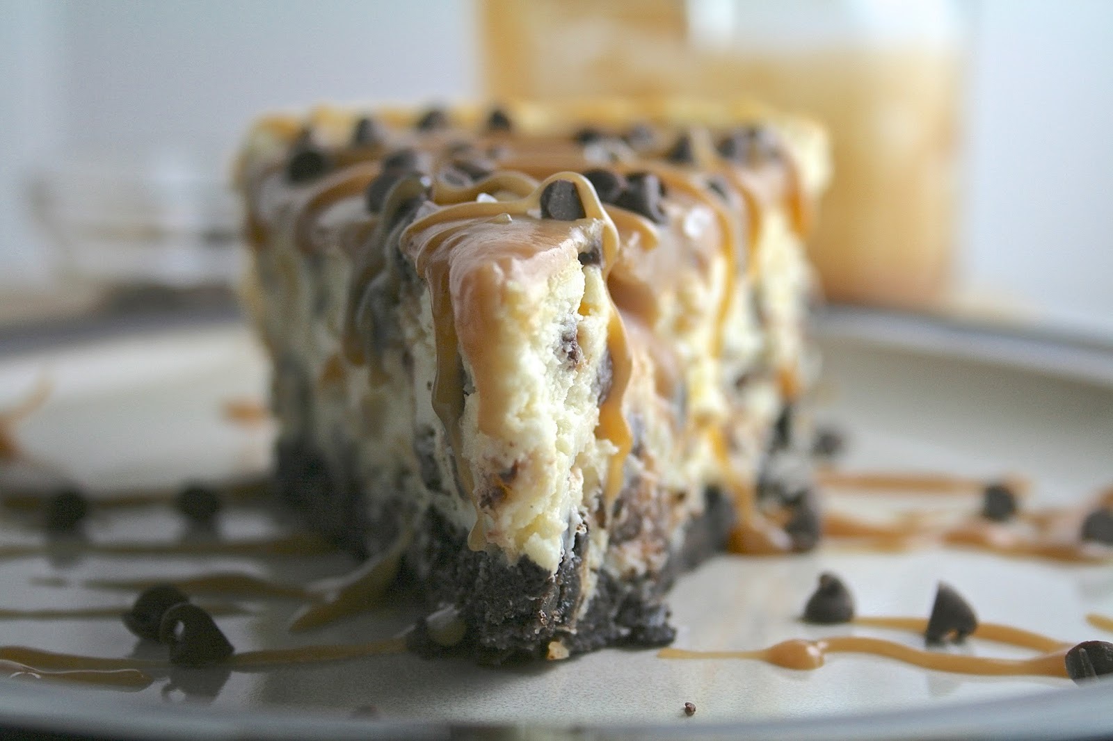 salted-caramel-chocolate-chip-cheesecakes-recipe