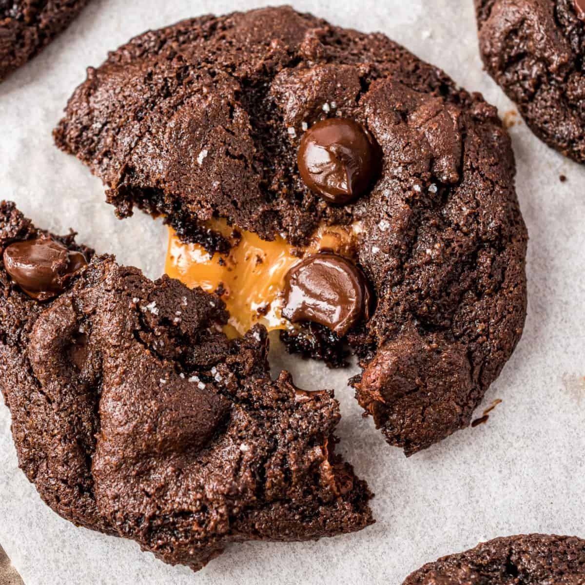 salted-caramel-dark-chocolate-cookies-recipe