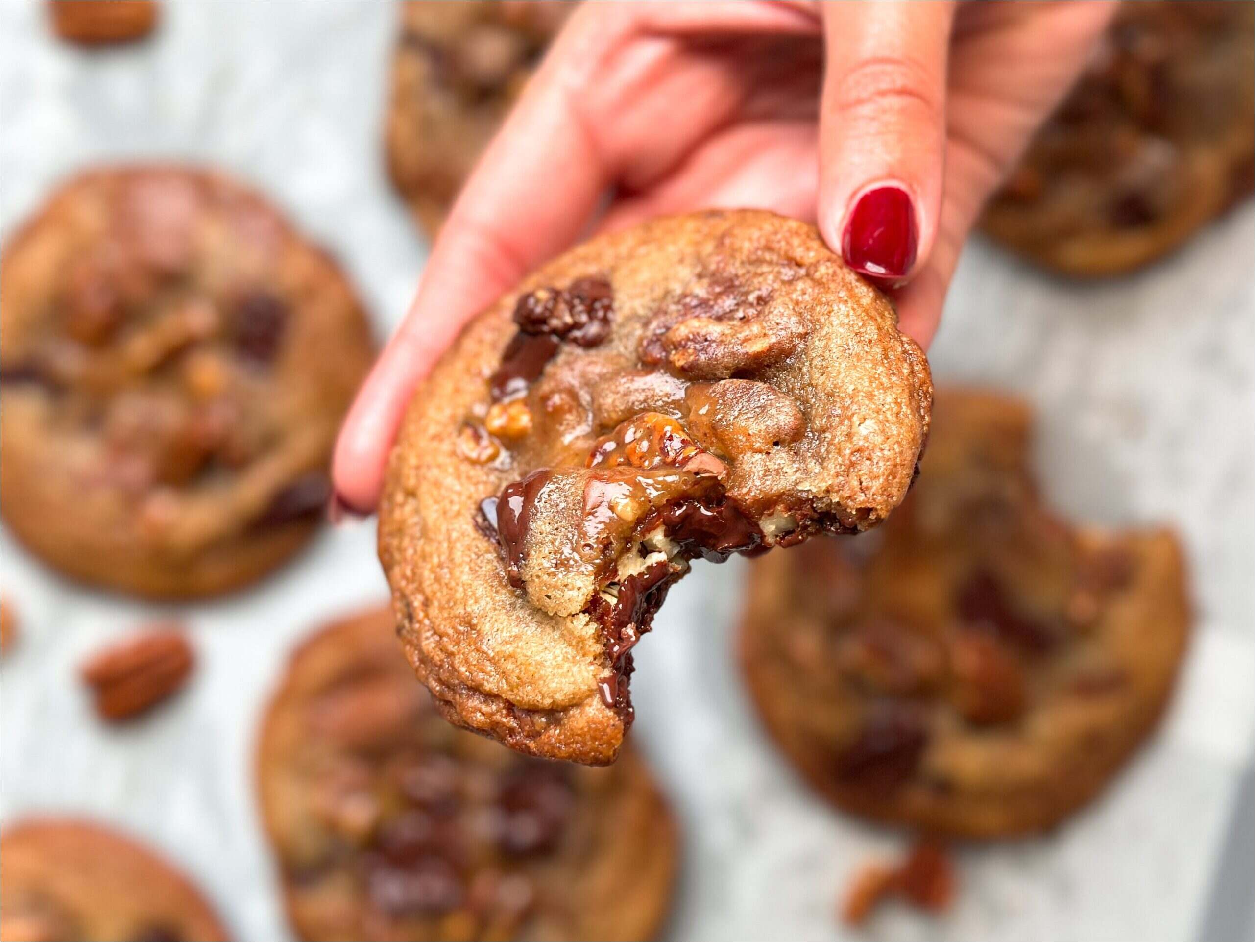 salted-caramel-pecan-chocolate-chip-cookies-recipe