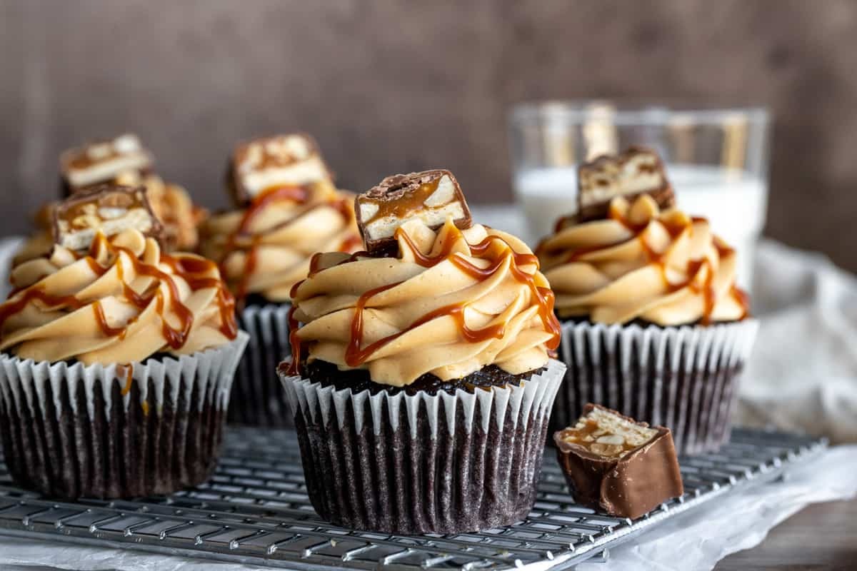 snickers-cupcakes-recipe