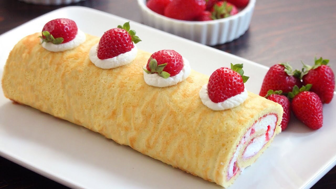 strawberries-n-cream-cake-roll-recipe