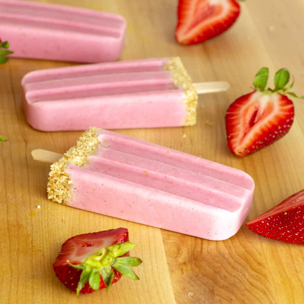 strawberry-banana-popsicles-recipe