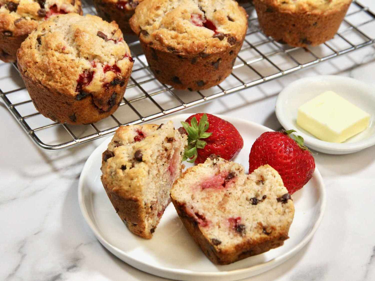 strawberry-chocolate-chip-muffins-recipe