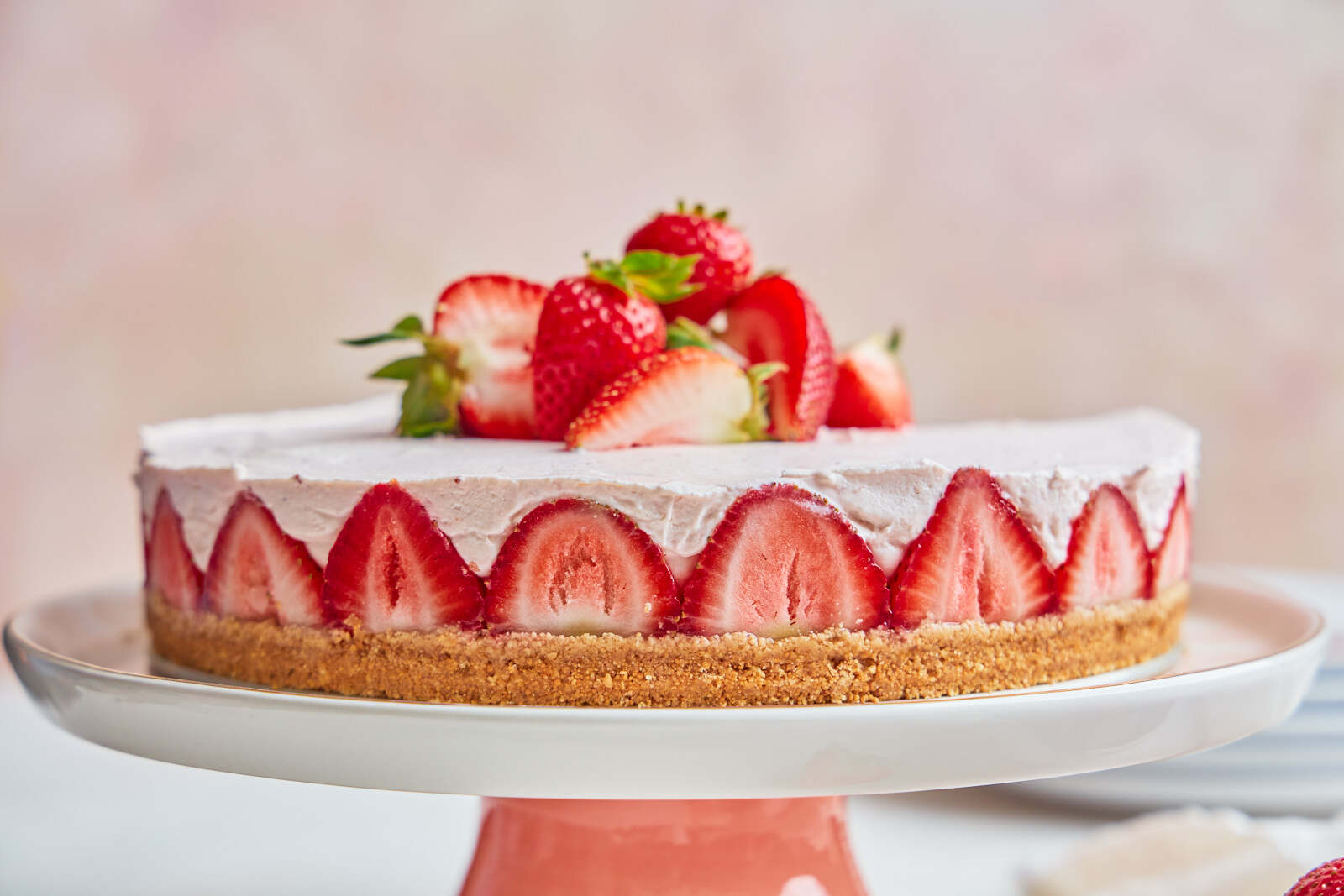 strawberry-no-bake-cheesecake-pie-recipe