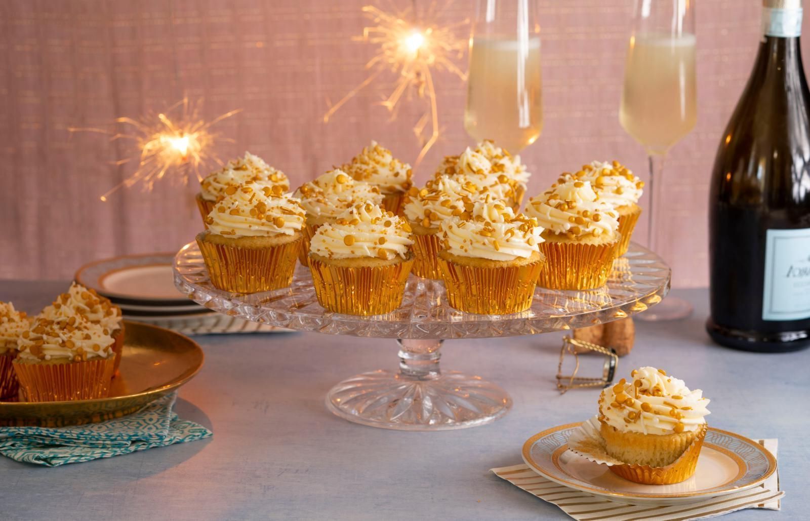 wedding-cupcakes-recipe-with-champagne-frosting