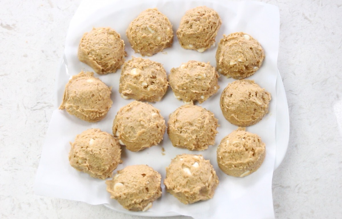 white-chocolate-biscoff-oatmeal-cookies-recipe