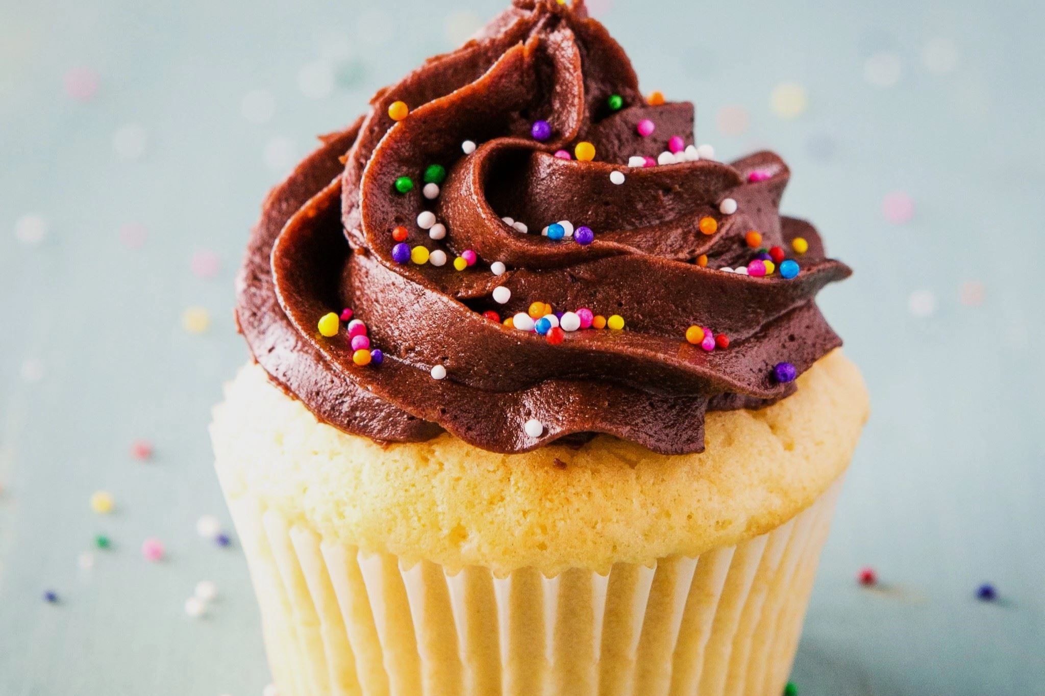 yellow-cupcakes-with-chocolate-frosting-recipe