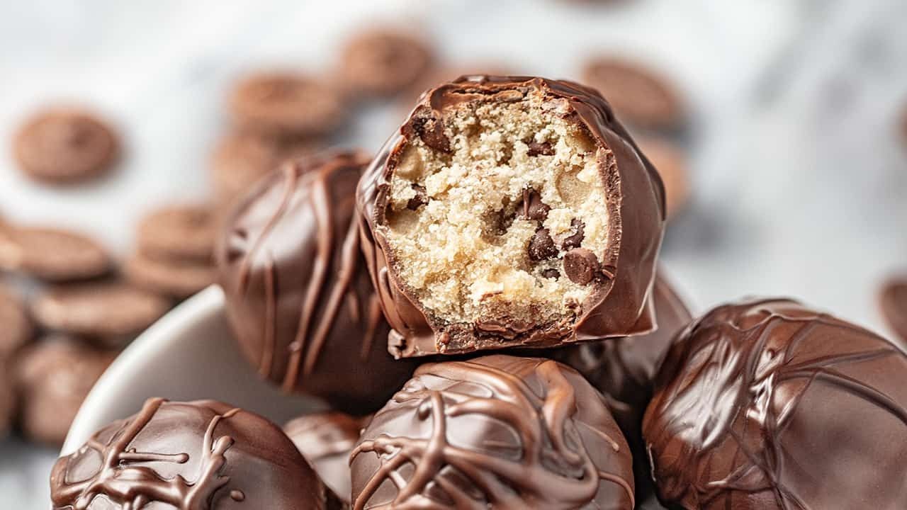 chocolate-chip-cookie-dough-truffles-recipe