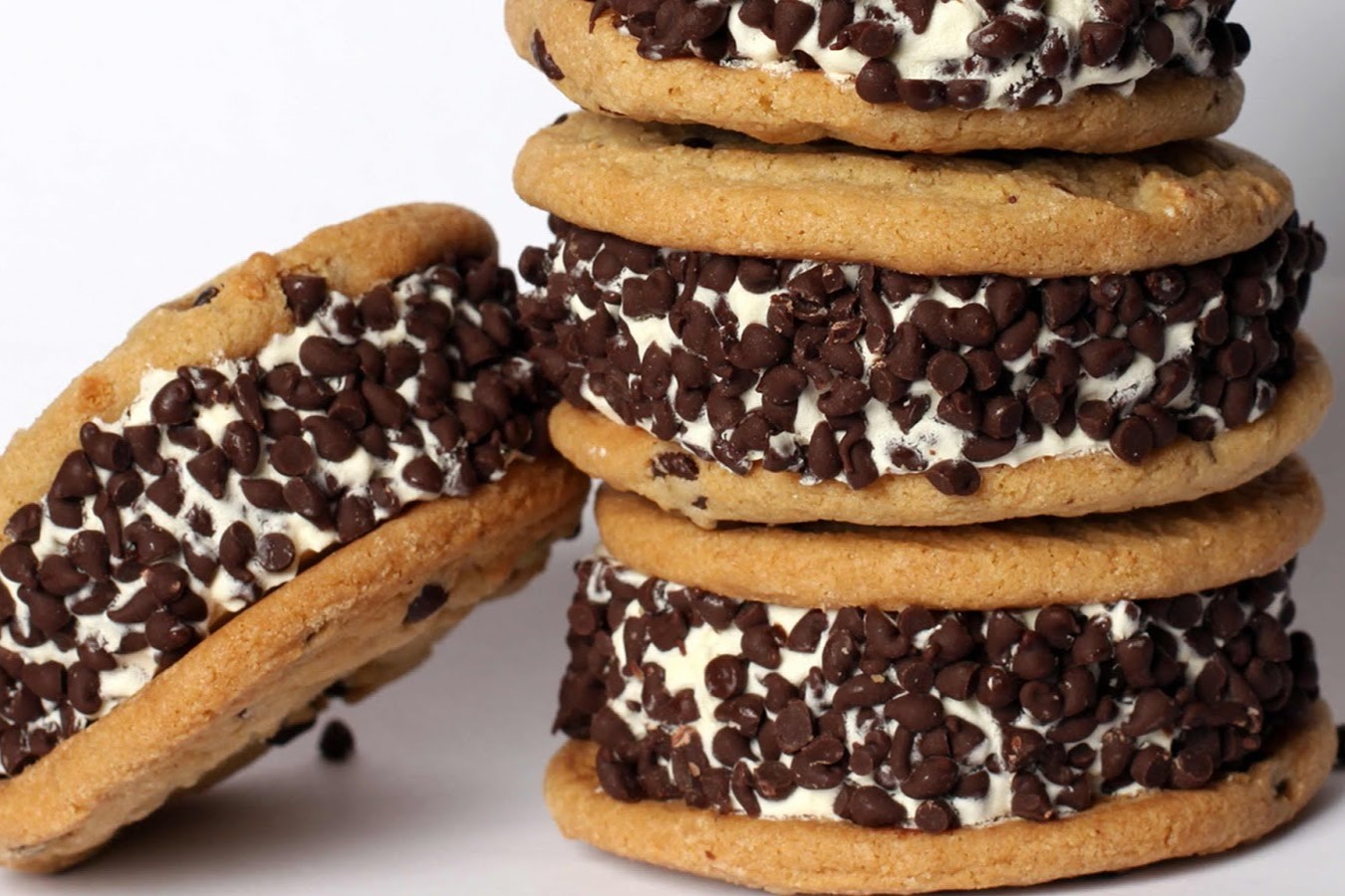 chocolate-chip-cookie-ice-cream-sandwich-recipe