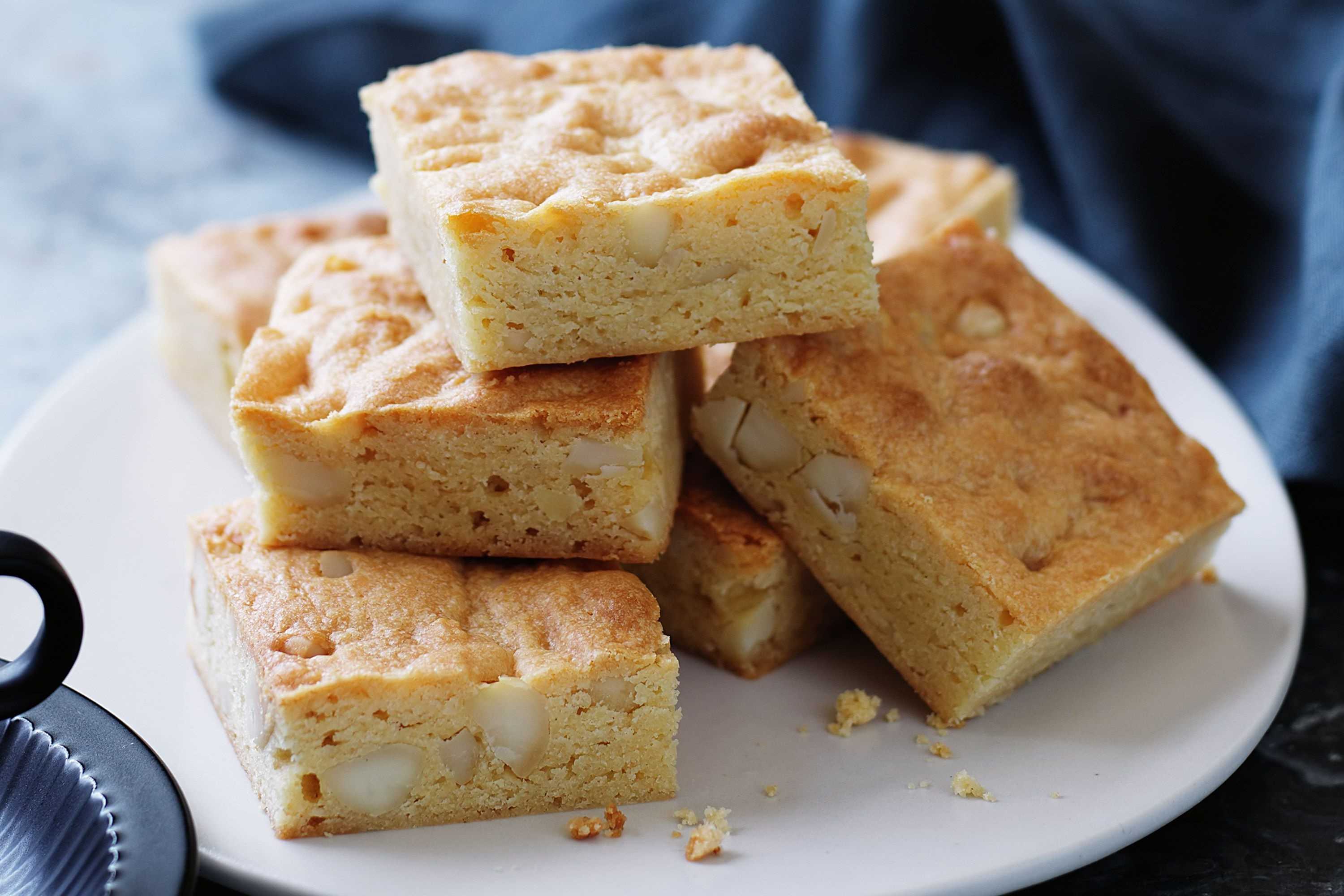 macadamia-nut-blondies-recipe