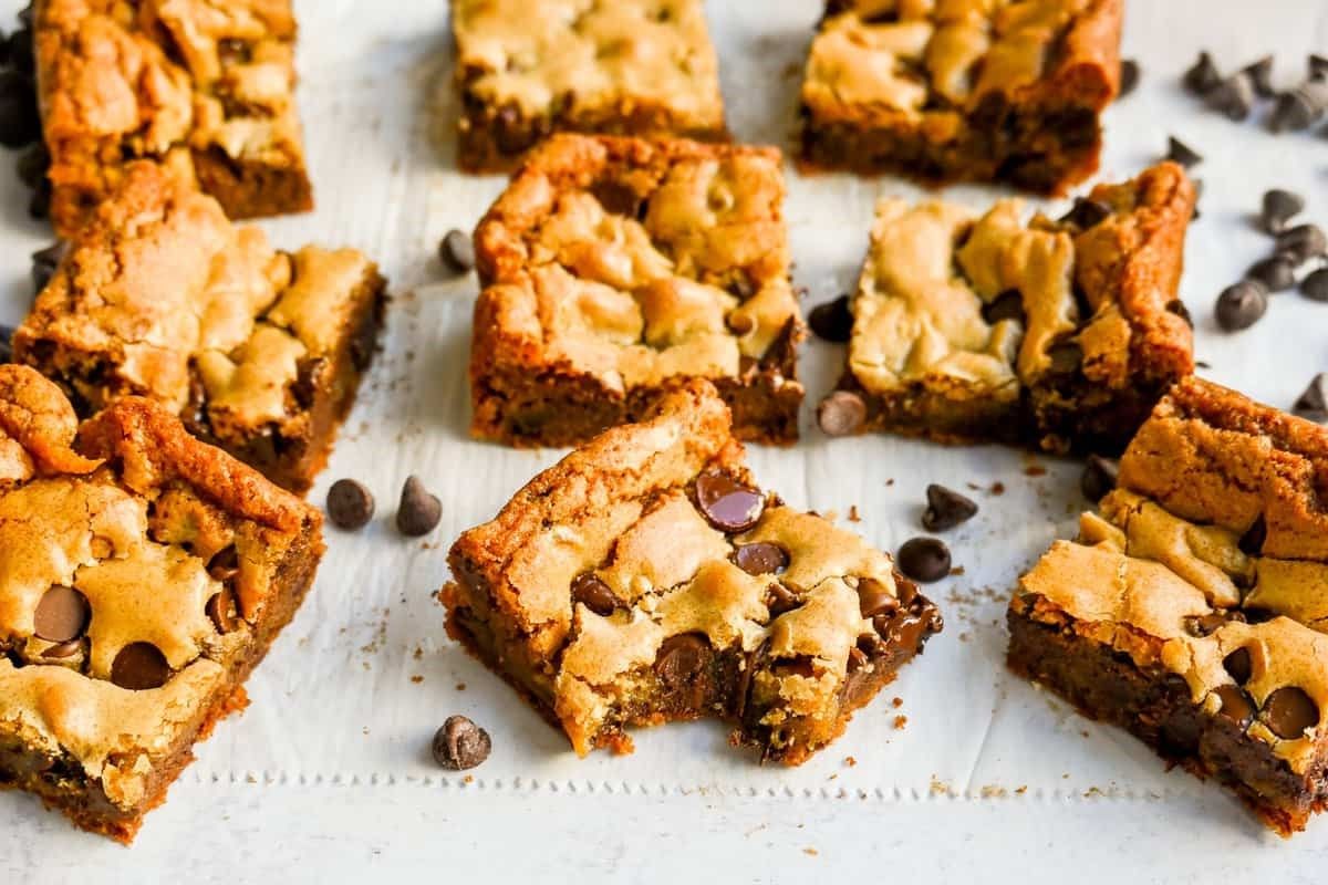 peanut-butter-chocolate-chip-blondies-recipe