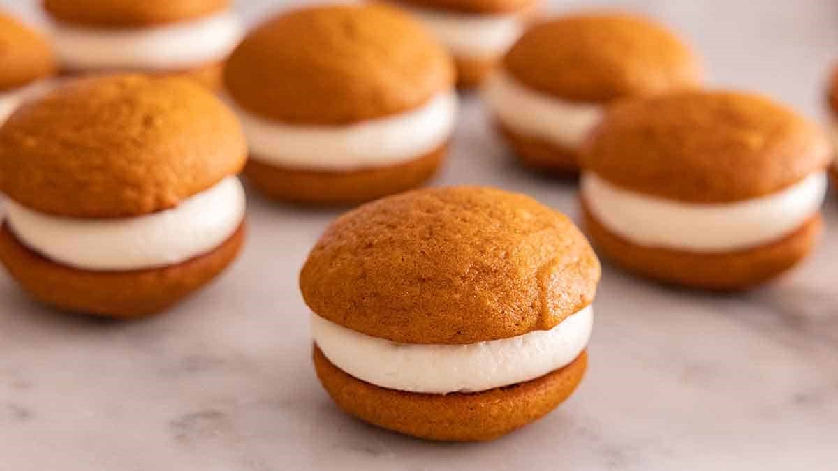 pumpkin-spice-whoopie-pies-recipe