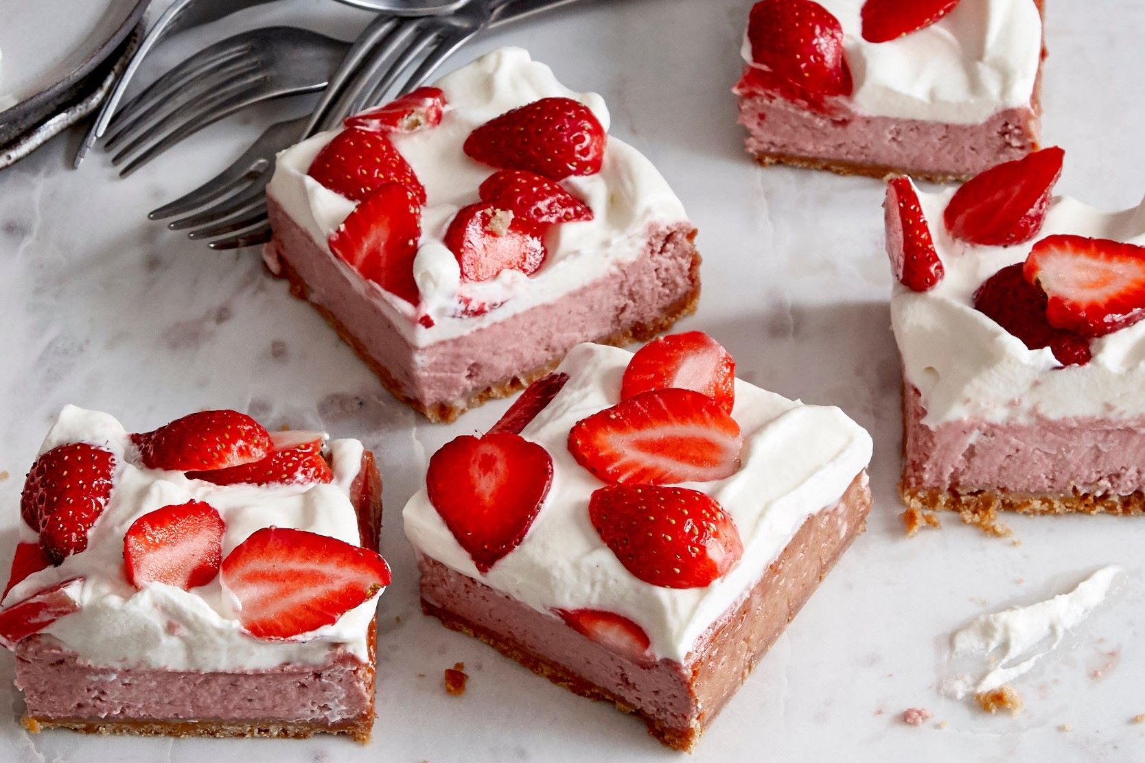 strawberry-cheesecake-bars-recipe