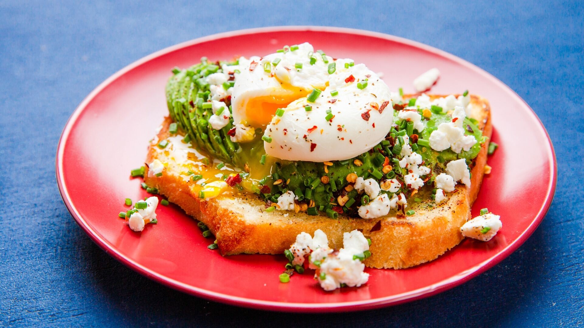 avocado-toast-with-poached-eggs-recipe