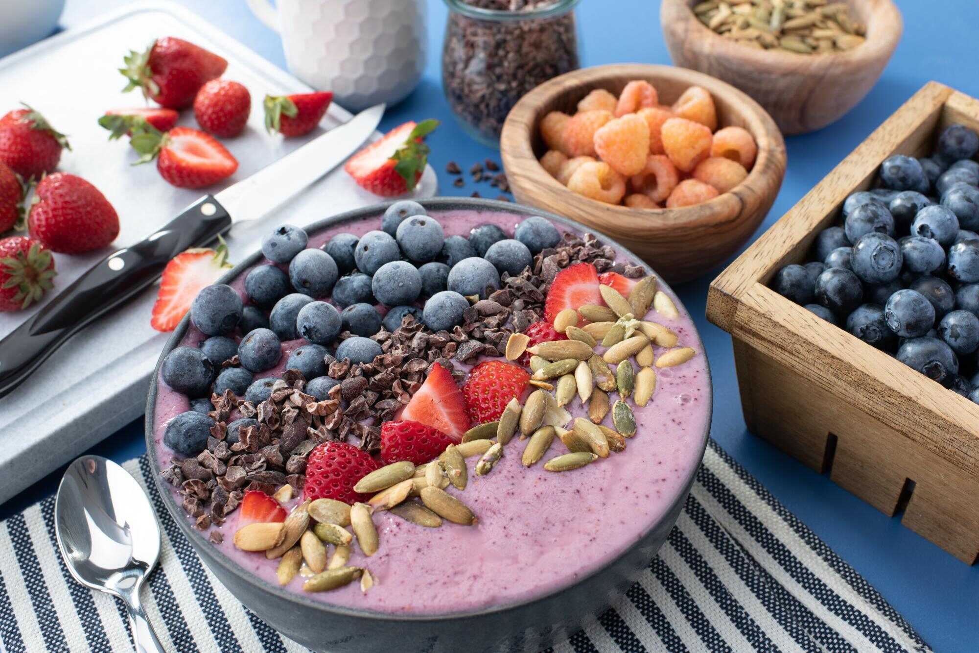 blueberry-almond-smoothie-bowl-recipe