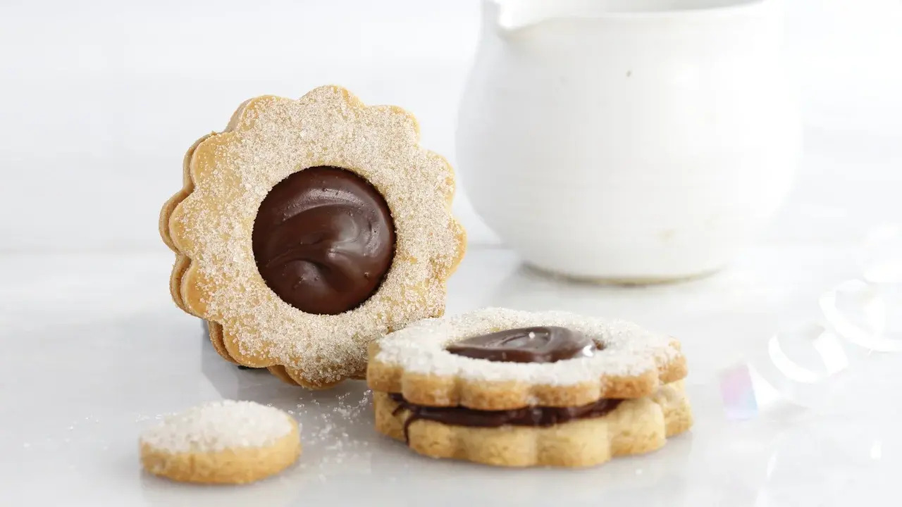 chocolate-almond-linzer-cookies-recipe