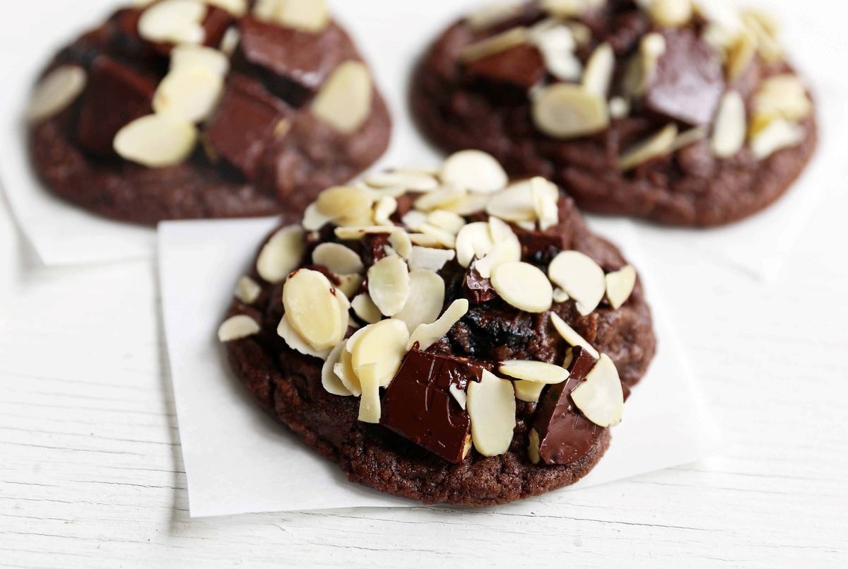 chocolate-cherry-almond-cookies-recipe