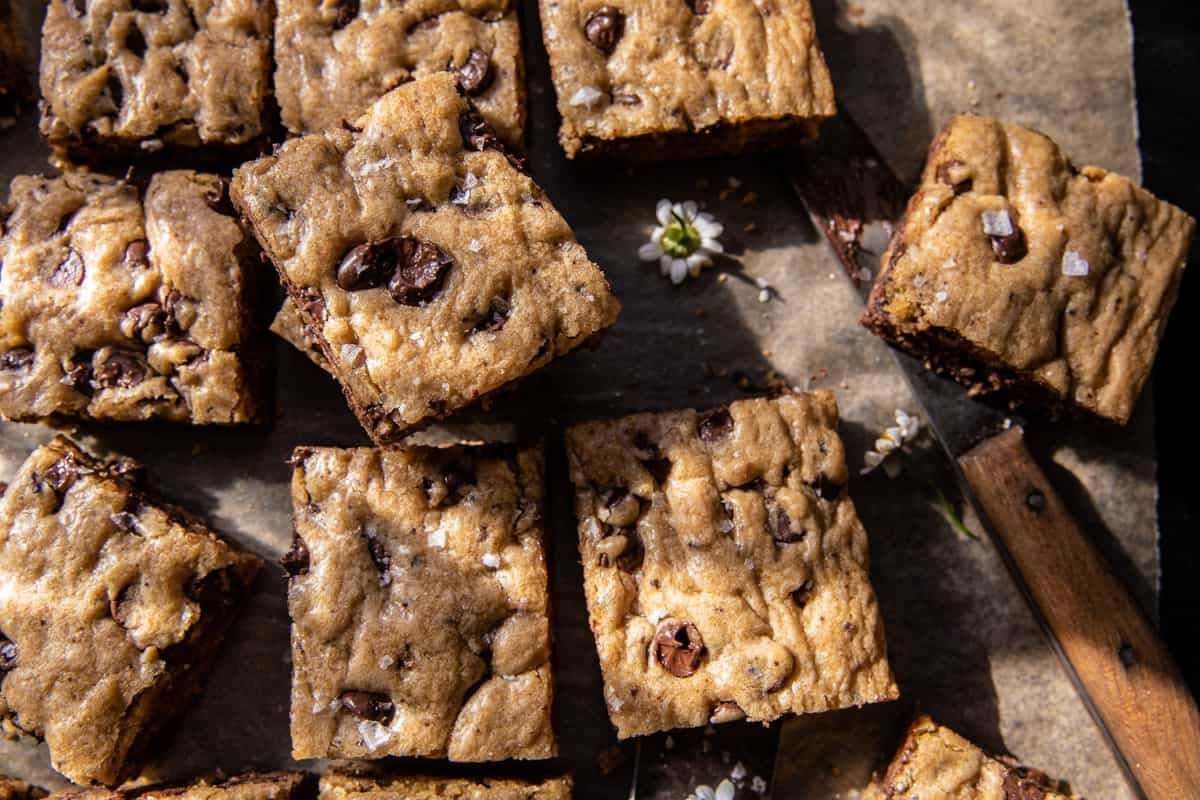 chocolate-chip-sea-salt-blondies-recipe