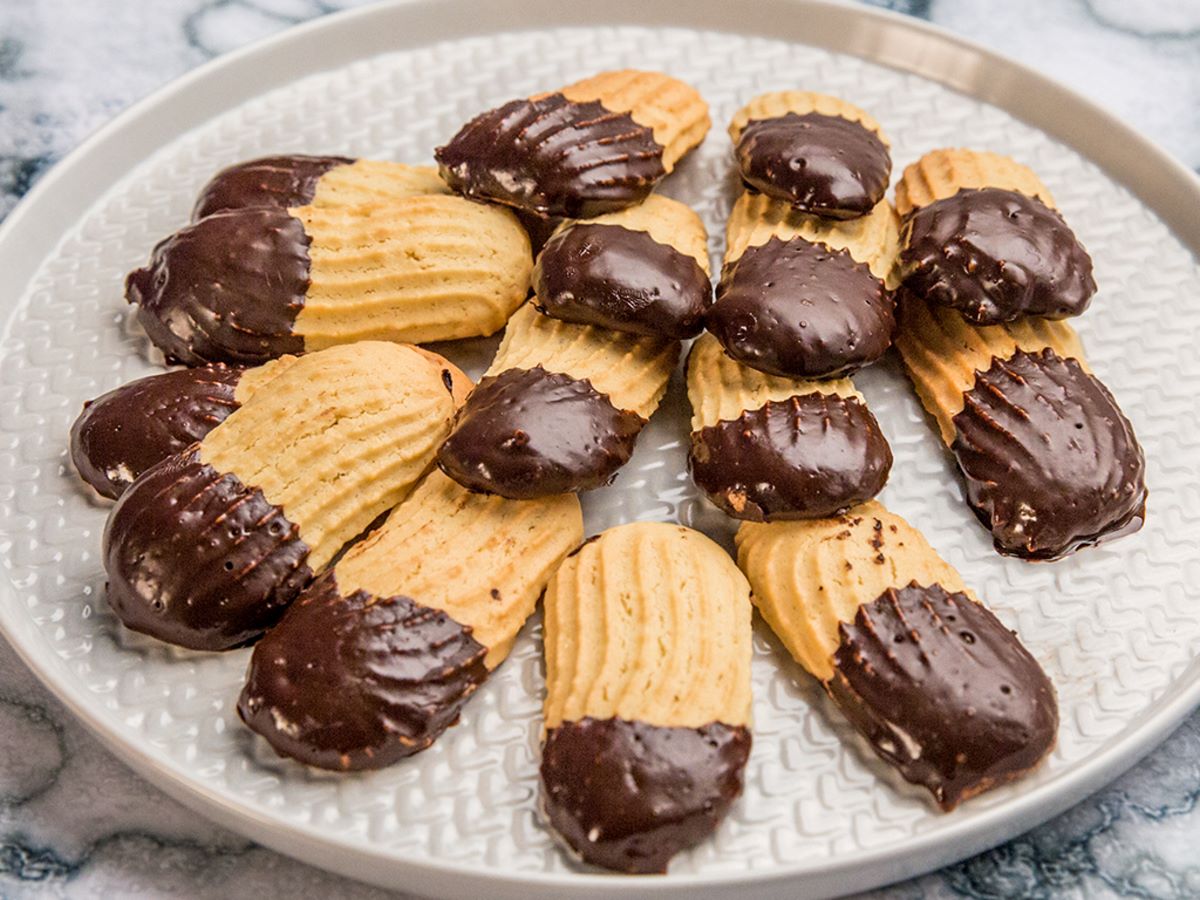 chocolate-dipped-madeleines-recipe