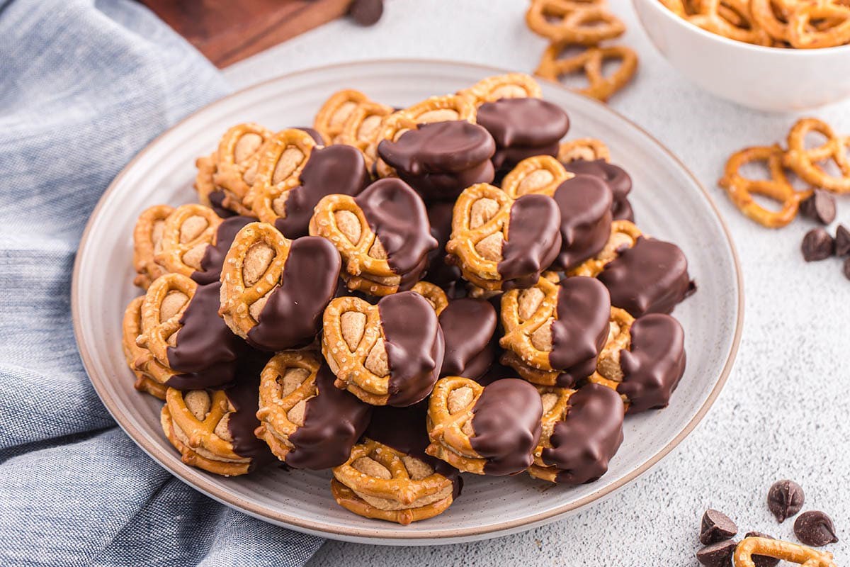 chocolate-dipped-peanut-butter-pretzels-recipe