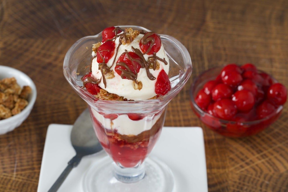 granola-ice-cream-sundae-recipe