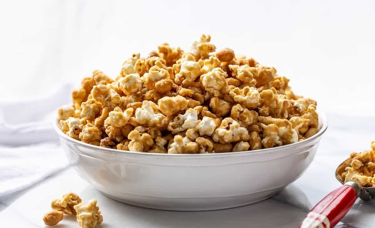 pretzel-caramel-popcorn-recipe