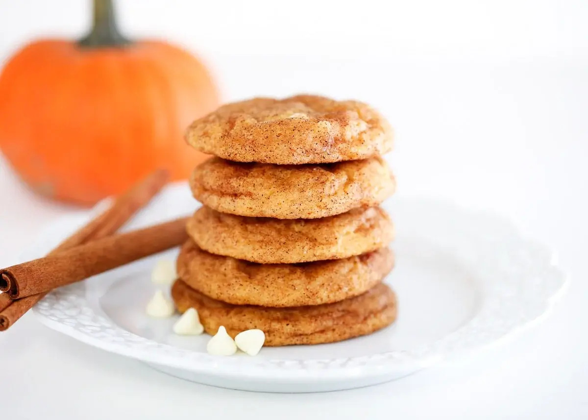 pumpkin-spice-white-chocolate-chip-cookies-recipe