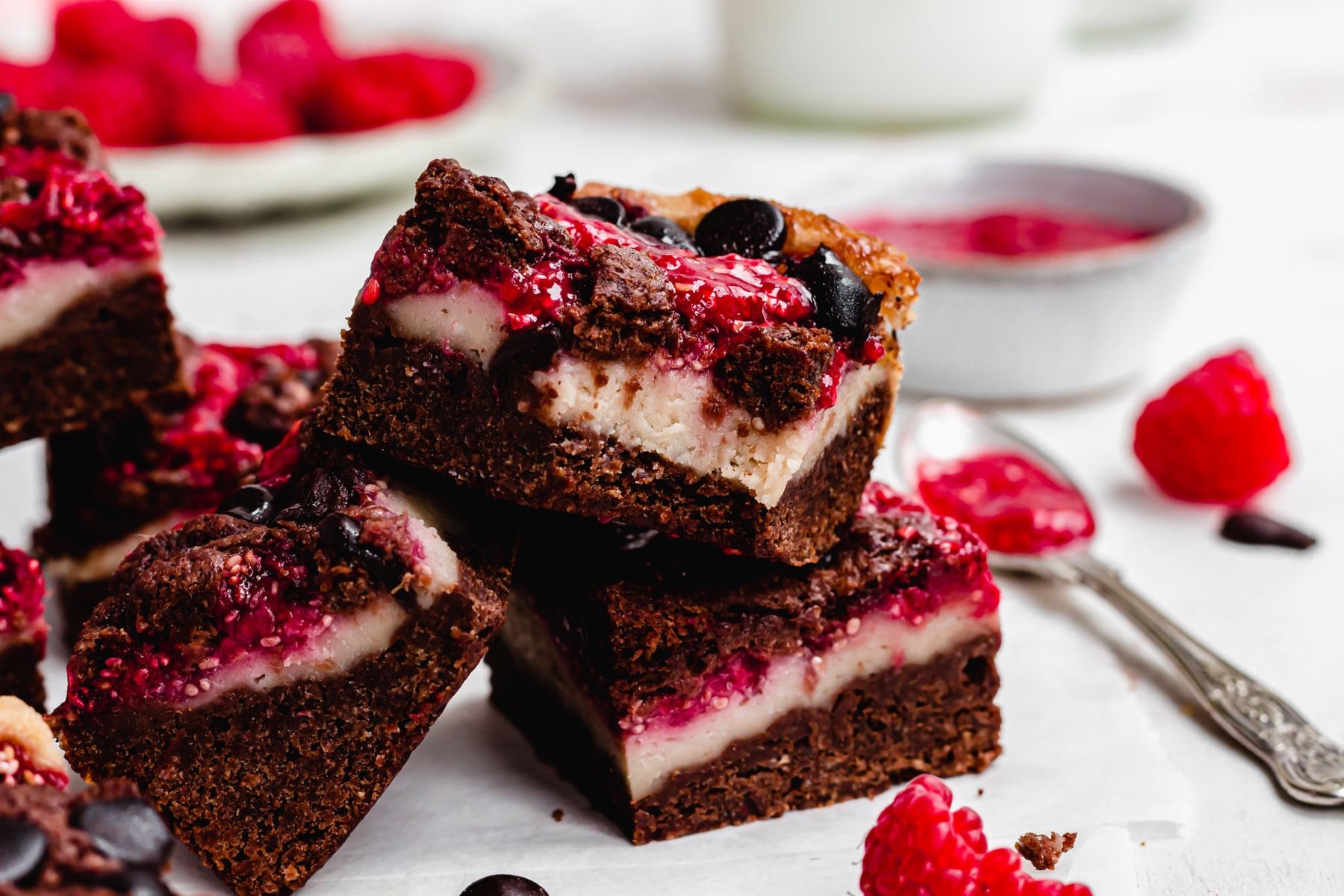 raspberry-swirl-cheesecake-brownies-recipe