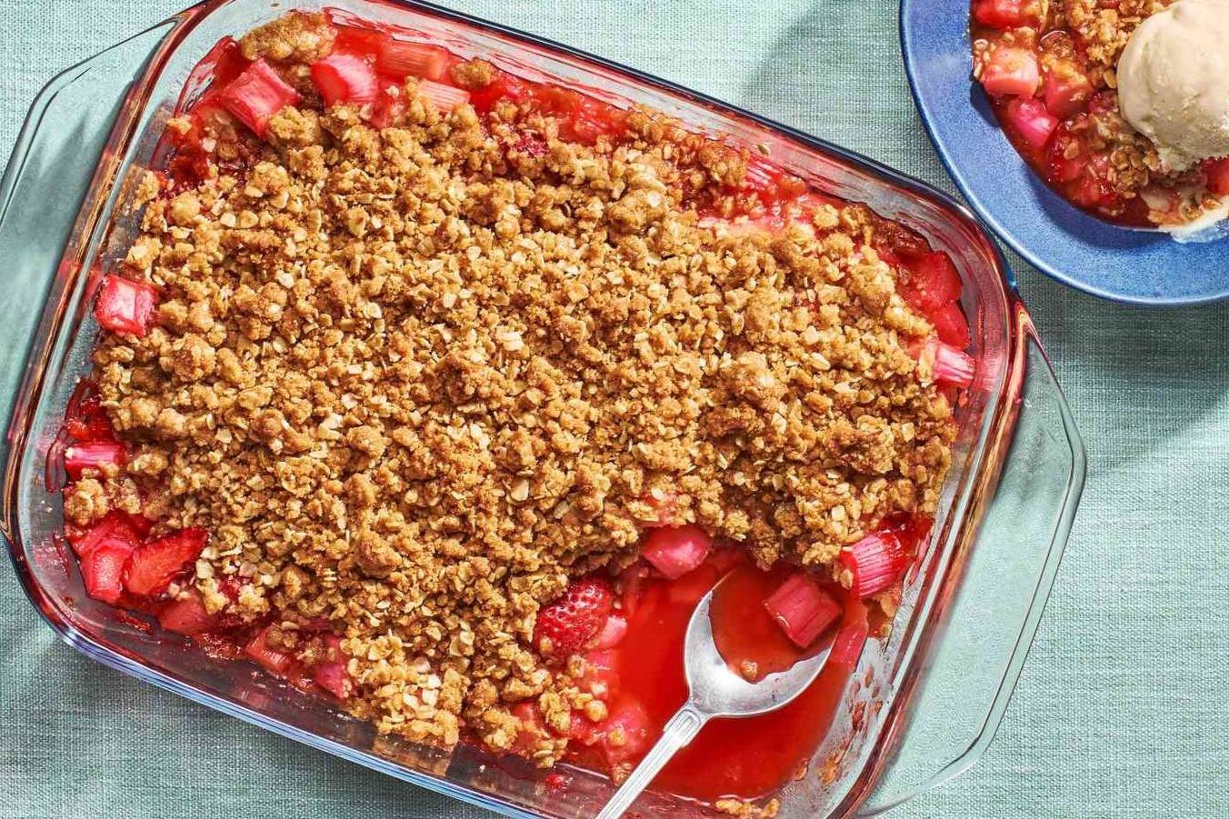 rhubarb-strawberry-crumble-recipe